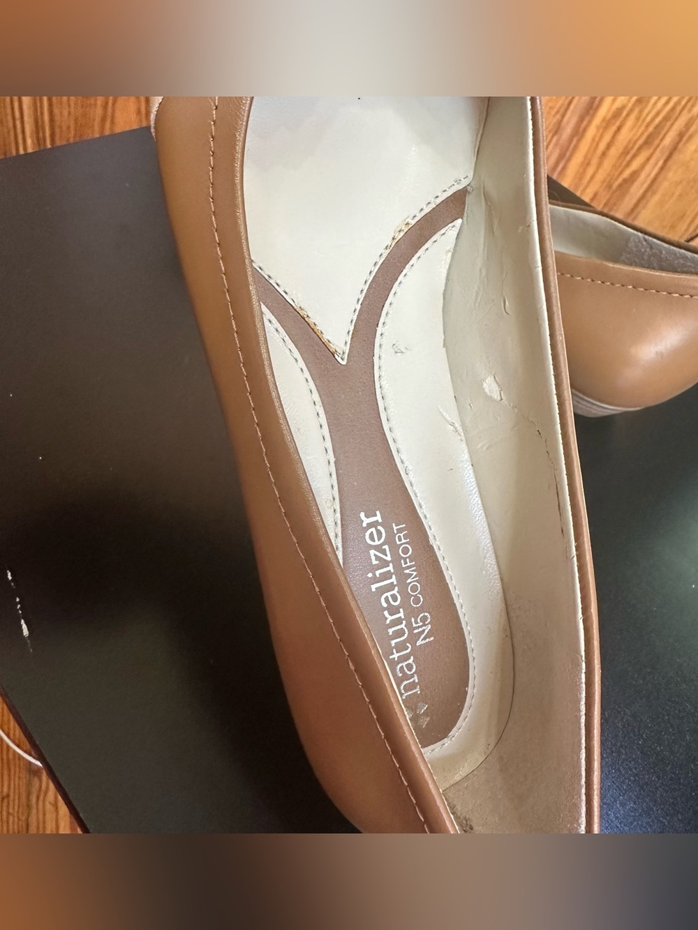 Naturalizer N5 Comfort Tan Beige Leather Bow Flats Size 6 Interior Flaw - Picture 7 of 10